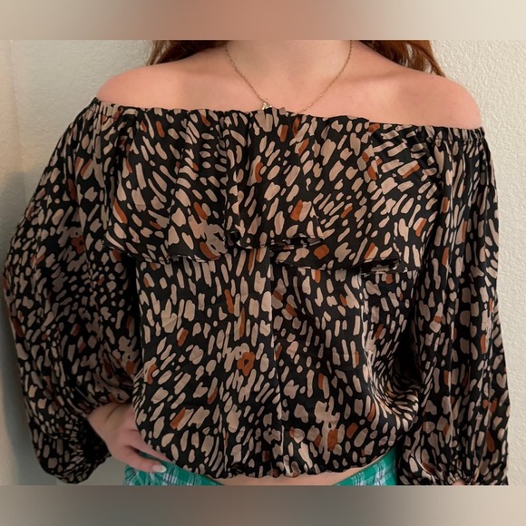 Ty he off shoulder blouse‎ - Picture 3 of 7